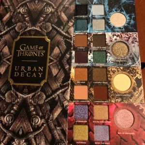In hand Urban Decay Game of Thrones palette